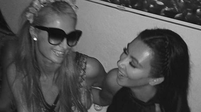 Paris Hilton và Kim hàn gắn tại Ibiza cuối tuần trước.