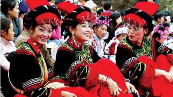 Là một phong tục ở Trung Quốc nên việc sờ ngực các cô gái trong tháng cô hồn không bị gọi là "yêu râu xanh".