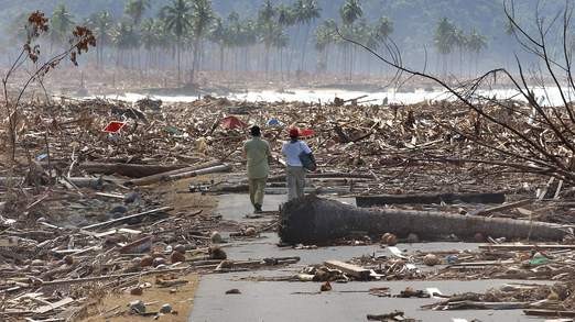 Cơn sóng thần tấn công Indonesia năm 2004 làm chết hơn 170.000 người ở tỉnh Aceh. Ảnh: Sky News