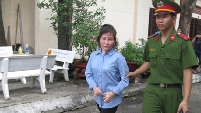  Bị can Nguyễn Ngọc Giàu bị dẫn giải tại phiên tòa 