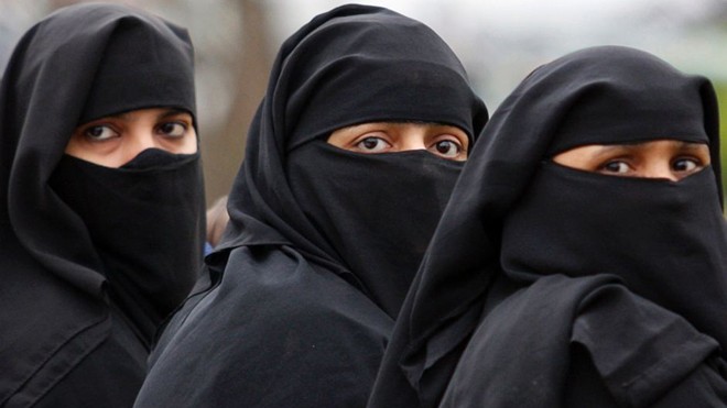 Phụ nữ Ả Rập Xê Út chịu nhiều ràng buộc vì luật Hồi giáo nghiêm khắc. Ảnh: AFP 