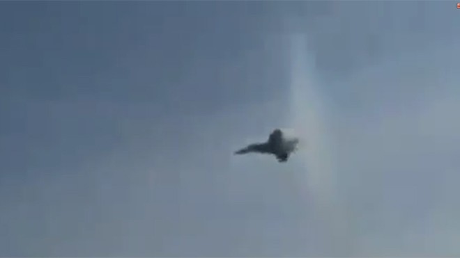 Máy bay chiến đấu F18 phá vỡ hàng rào âm thanh