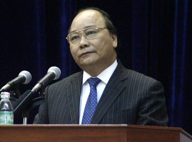 Ủy viên Bộ Chính trị, Phó Thủ tướng Chính phủ Nguyễn Xuân Phúc.