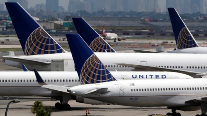 Chiếc máy bay mang số hiệu 1462 của hãng hàng không Mỹ United Airlines buộc phải chuyển hướng. Ảnh: AP