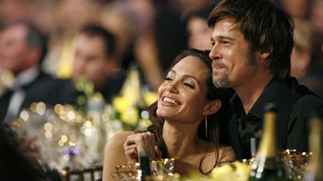 Jolie và Pitt thân mật tại sự kiện lễ trao giải Screen Actors Guild ở Los Angeles (Mỹ) năm 2008 