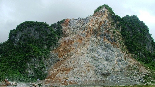 Ngọn núi nơi các nạn nhân khai thác đá gặp nạn. 