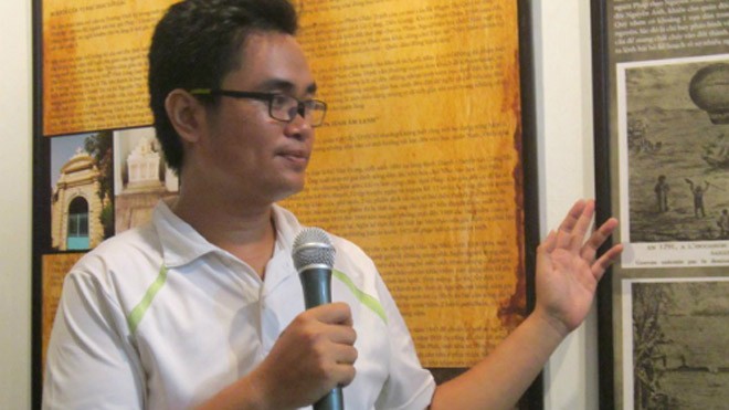 Người sáng lập, Phan Khắc Huy, tại một buổi học. Ảnh: Khánh Ly.
