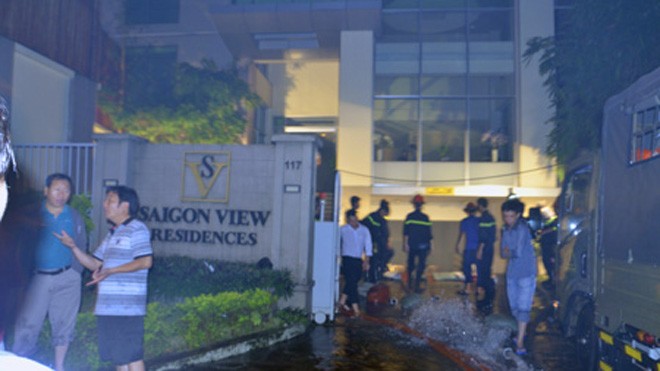 Nước "đổ bộ" vào tầng hầm toà nhà Sai Gon View Residences vào tối 6/9 khiến nhiều xe ô tô bị ngâm trong nước