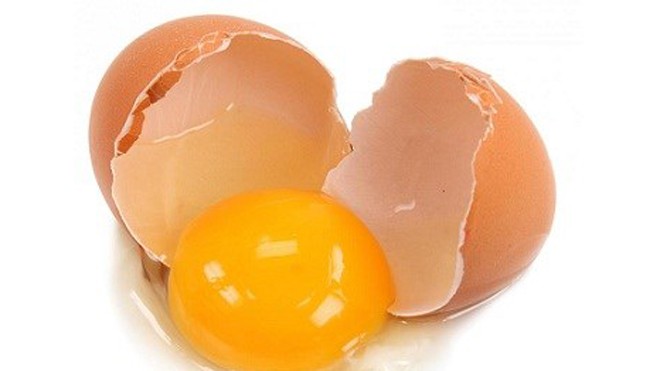 Lòng đỏ trứng gà không chỉ là thực phẩm bổ dưỡng mà còn có tác dụng rất tốt trong việc làm đẹp. Ảnh minh họa