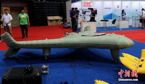 Một chiếc UAV màu xám được giới thiệu tại Triển lãm hồi tháng trước. Ảnh: China News.