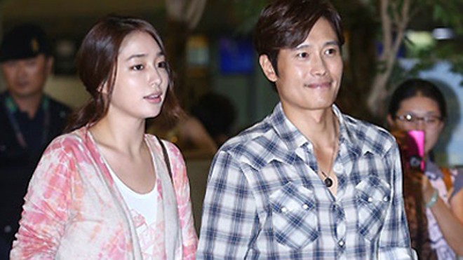 Lee Byung Hun, Lee Min Jung mới cưới nhau một năm.