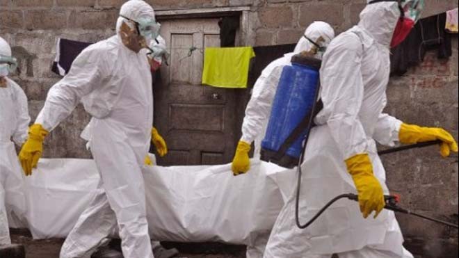 “Nếu sự biến đổi xảy ra, ngay cả việc hít thở cũng gia tăng nguy cơ nhiễm Ebola”. Ảnh: CNN.