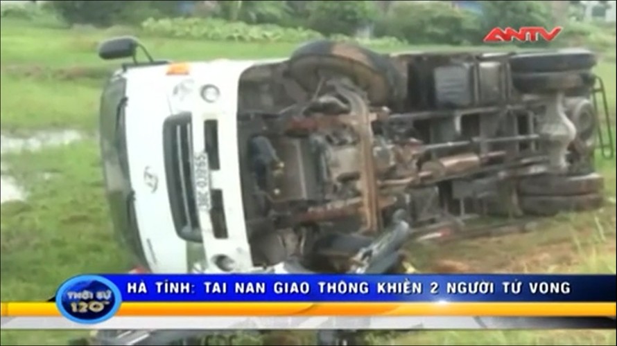 Hà Tĩnh: Xe tải đâm xe máy làm 2 người chết