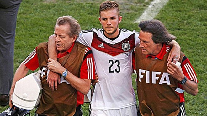Cristoph Kramer từng được cho phép tiếp tục thi đấu sau chấn thương đầu ở trận chung kết World Cup 2014, tuy nhiên anh sau đó thừa nhận đã không nhớ gì. Ảnh: Reuters.