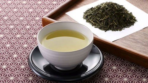 Cả hai loại trà xanh và trà đen đều chứa catechin - chất giúp các mạch máu thư giãn và bảo vệ trái tim - Ảnh: Shutterstock 