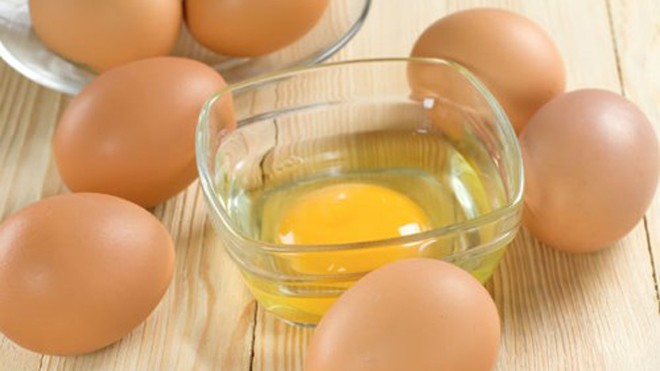 Cách đơn giản làm đẹp da với trứng gà