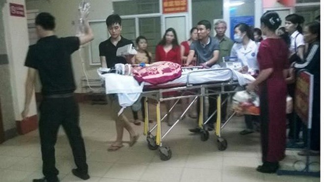 Chị Ngà bị gãy xương đùi, đang nằm điều trị cấp cứu tại BV Việt Đức