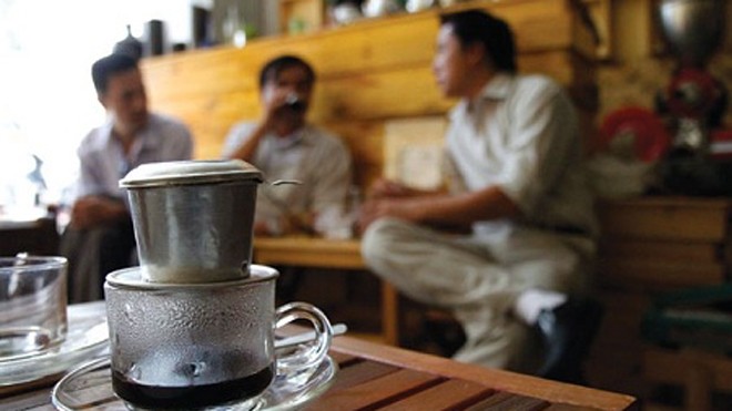 Văn hóa uống cà phê của người Sài Gòn lên báo Anh