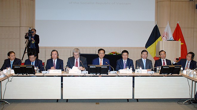 Thủ tướng Nguyễn Tấn Dũng đối thoại với các doanh nghiệp Bỉ 
