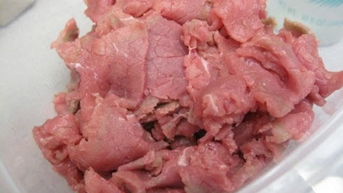  Cẩn thận khi ăn thịt bò tái để tránh nhiễm bệnh. Hình minh họa.