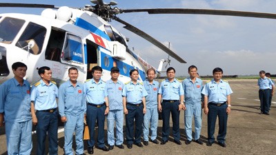 [ẢNH] Trực thăng Mi 171 ra Trường Sa cấp cứu ngư dân