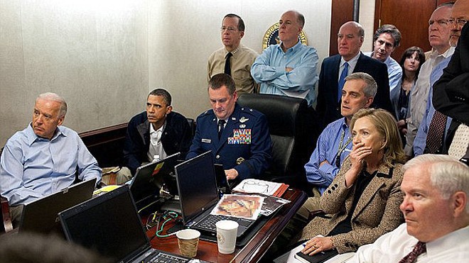 Tổng thống Mỹ Barack Obama và các quan chức cấp cao theo dõi cuộc đột kích tiêu diệt Bin Laden từ Washington D.C. 