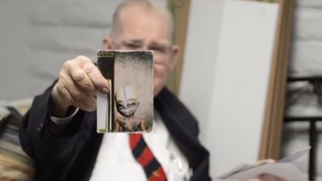 Tiến sĩ Boyd Bushman đưa ra bằng chứng là ảnh chụp người ngoài hành tinh - Ảnh: Chụp từ YouTube