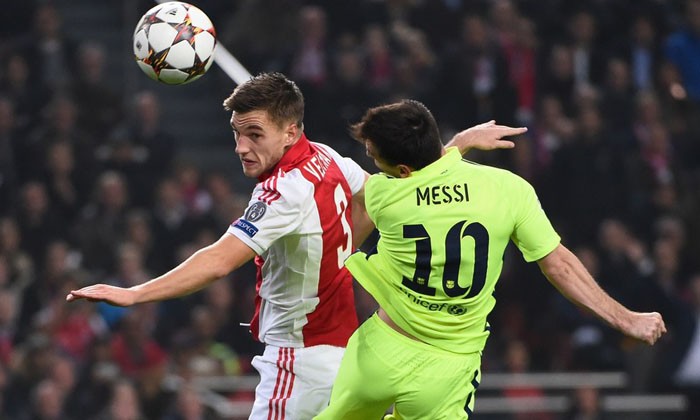 Ajax vs Barca (0-2): Messi san bằng kỷ lục của 'Chúa nhẫn'