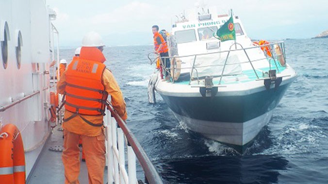 Công tác tìm kiếm 8 thủy thủ mất tích vẫn được tiếp tục khẩn trương trong ngày 13/11 với sự hỗ trợ tìm kiếm của tàu SAR 274 từ Đà Nẵng. 