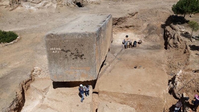 Khối đá lớn nhất do con người đục đẽo được từ thời cổ đại. Ảnh: Discovery News