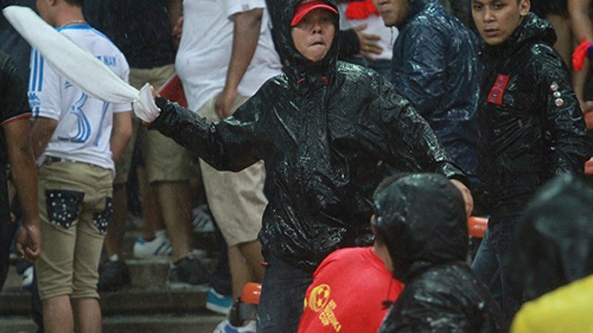 12 tổ công tác công an hình sự, hoá trang để ngăn chặn gây rối trong sân vận động và trên đường phố Hà Nội, TP HCM sau trận cầu giữa Việt Nam và Malaysia tối nay. Ảnh minh hoạ: Lâm Thoả.