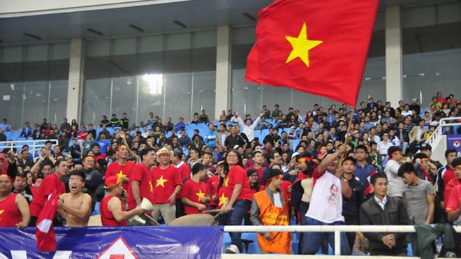 CĐV Việt Nam đang phải chi những khoản tiền lớn để thể xem trận bán kết lượt về AFF Cup 2014 tại Mỹ Đình