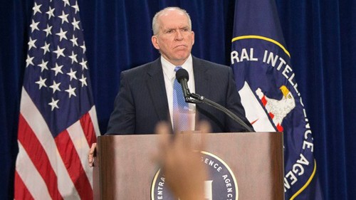 Giám đốc Cơ quan Tình báo Trung ương Mỹ (CIA) John Brennan trong buổi họp báo ngày hôm qua. Ảnh: AP