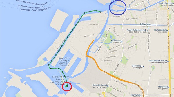 Vị trí mới của tàu hàng Rolldock Star (vòng tròn đỏ) sáng 11.12, vòng tròn xanh là khu vực Nhà máy đóng tàu Admiralty - Nguồn: Marinetraffic 