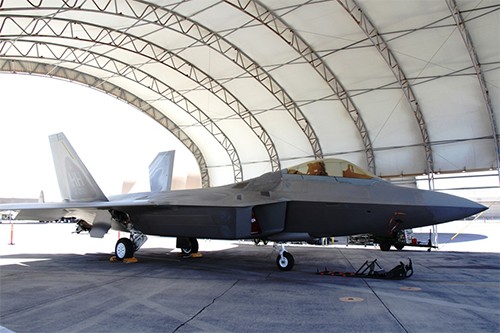 Máy bay chiến đấu F-22 Raptor của Mỹ tại căn cứ Hickam ở Hawaii. Ảnh: Quân đội Nhân dân. 