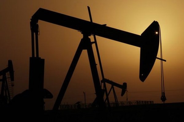 Giá dầu thế giới giảm kỷ lục