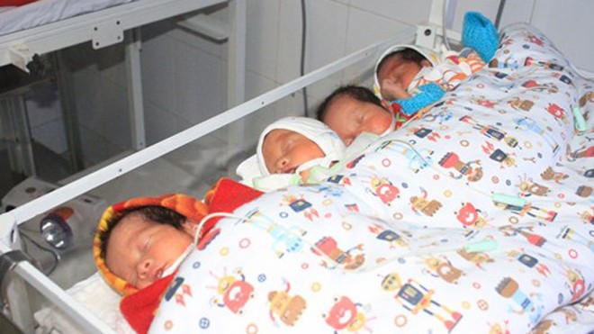 Sau 15 ngày được chăm sóc đặc biệt, cả 4 cháu Ngao, Sò, Ốc, Hến đều khỏe mạnh - Ảnh: Bệnh viện Phụ sản Trung ương cung cấp