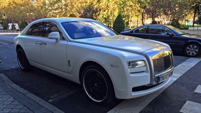 Chiếc Rolls-Royce Ghost mà C.Ronaldo mới “tậu” có giá 350.000 euro (hơn 9 tỉ đồng)