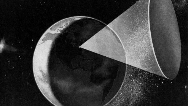 Hermann Oberth sử dụng một tấm gương khổng lồ ngoài vũ trụ làm vũ khí. Ảnh: Daily Mail 