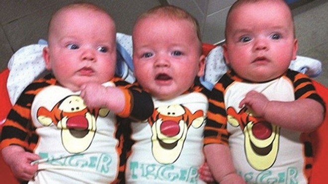 Ba đứa con chị Christie Fletcher sau khi sinh được gần 5 tháng tuổi