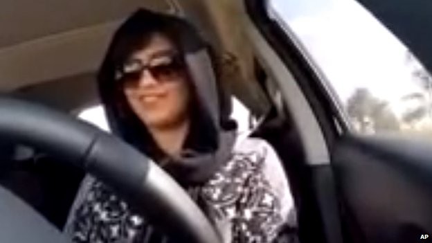 Hình ảnh cắt từ đoạn video tiết lộ cảnh al-Hathloul lái xe đến Các tiểu vương quốc Ả Rập thống nhất