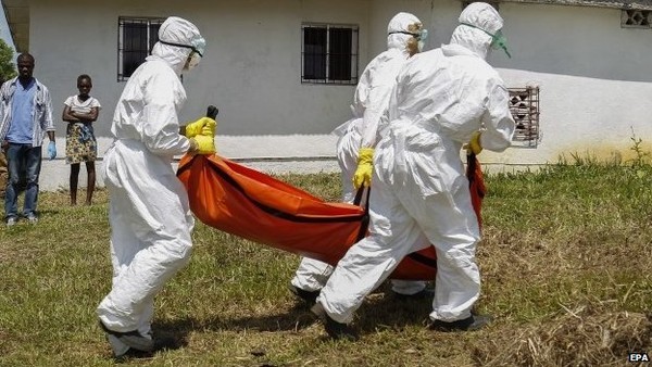  Đại dịch Ebola hoành hành ở Tây Phi.