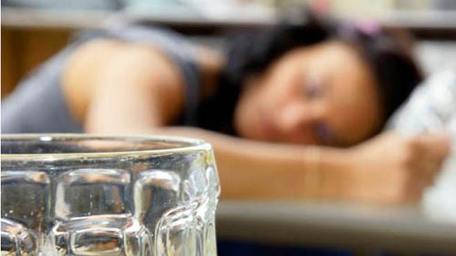 Say rượu khiến hoạt động của hệ miễn dịch giảm đi, ngay cả những người còn trẻ và khỏe mạnhẢnh: MNT