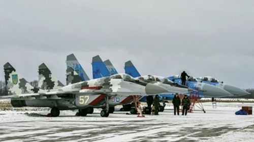 Những chiếc MiG-29 và Su-27 của Không quân Ukraine.
