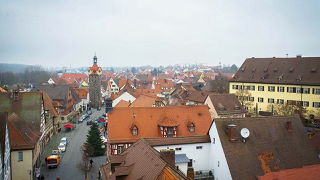 Thị trấn Herzogenaurach là nơi sinh ra cả Puma và Adidas. Ảnh: WSJ