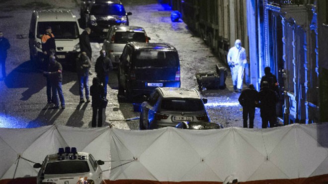 Cảnh sát Bỉ rà soát một căn hộ ở trung tâm Verviers, đông Bỉ ngày 15/1. Ảnh: Reuters