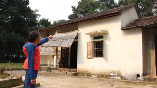Bà Tống Thị Hạnh bị tàn tật từ nhỏ và sống một mình, từ khi sửa lại được căn nhà, bà không còn nằm trong danh sách hộ nghèo nữa