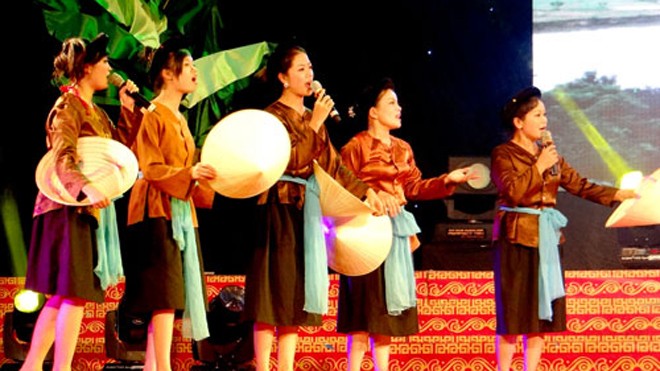 Một buổi hát dân ca ví dặm ở Hà Tĩnh. Ảnh: Đức Hùng