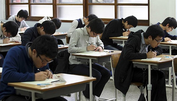 Hàn Quốc: Thí sinh kiện Chính phủ vì lỗi trong đề thi đại học