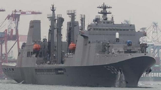 Tàu tiếp tế tổng hợp “Bàn Thạch” 532 của Đài Loan